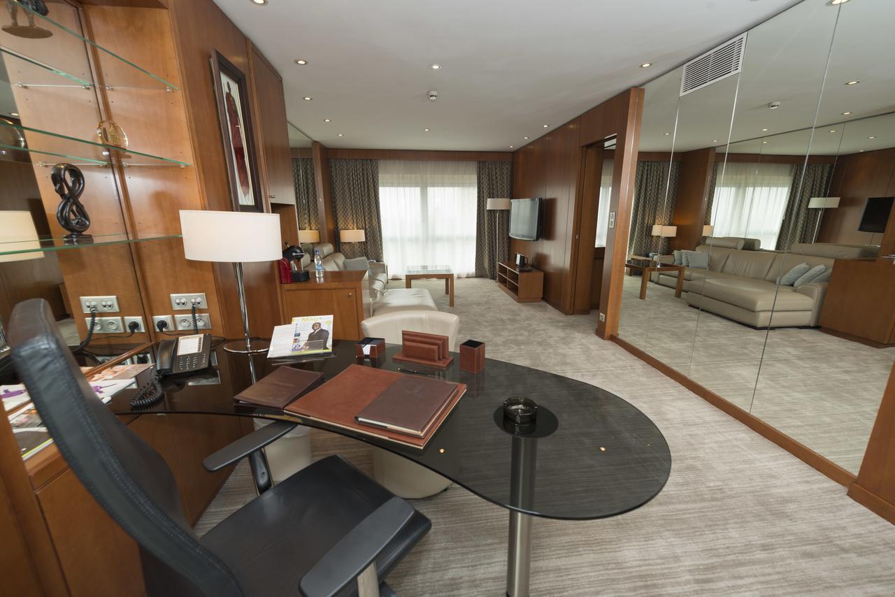 Executive Suite,761463637:JPEG