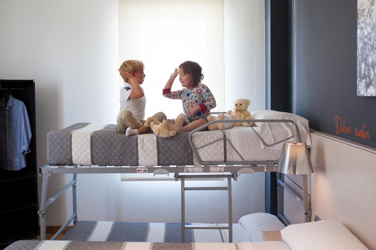 Family Room with Free Parking,1083972745:JPEG