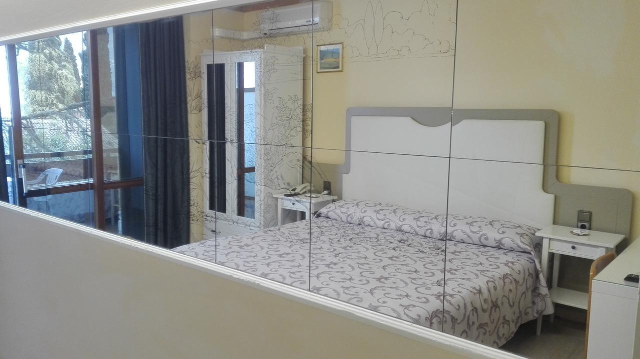 Double or Twin Room Lake View,798858726:JPEG