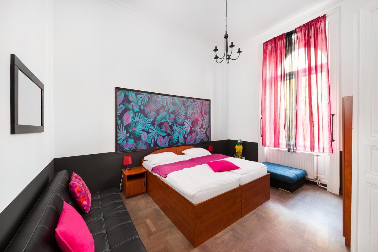 Deluxe Three-Bedroom Apartment