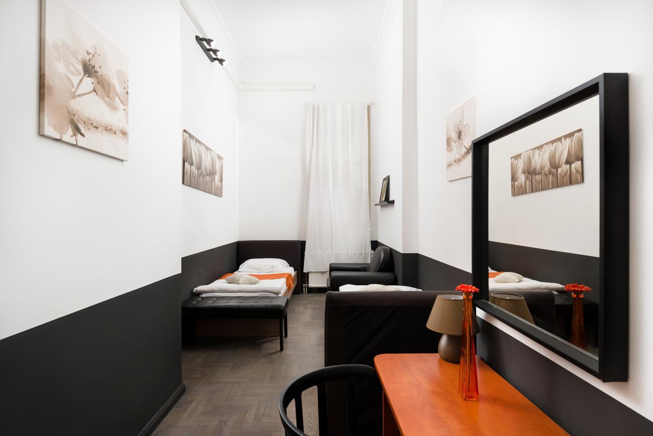 Deluxe Three-Bedroom Apartment