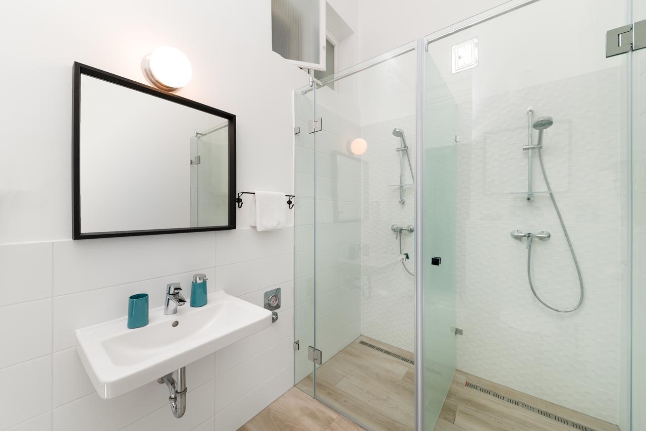 Deluxe Three-Bedroom Apartment