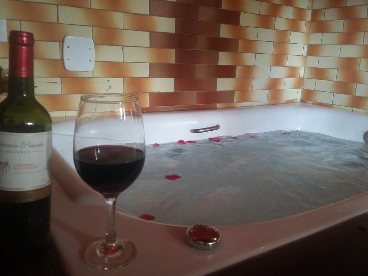 One-Bedroom Chalet Bath Tub Mountain View