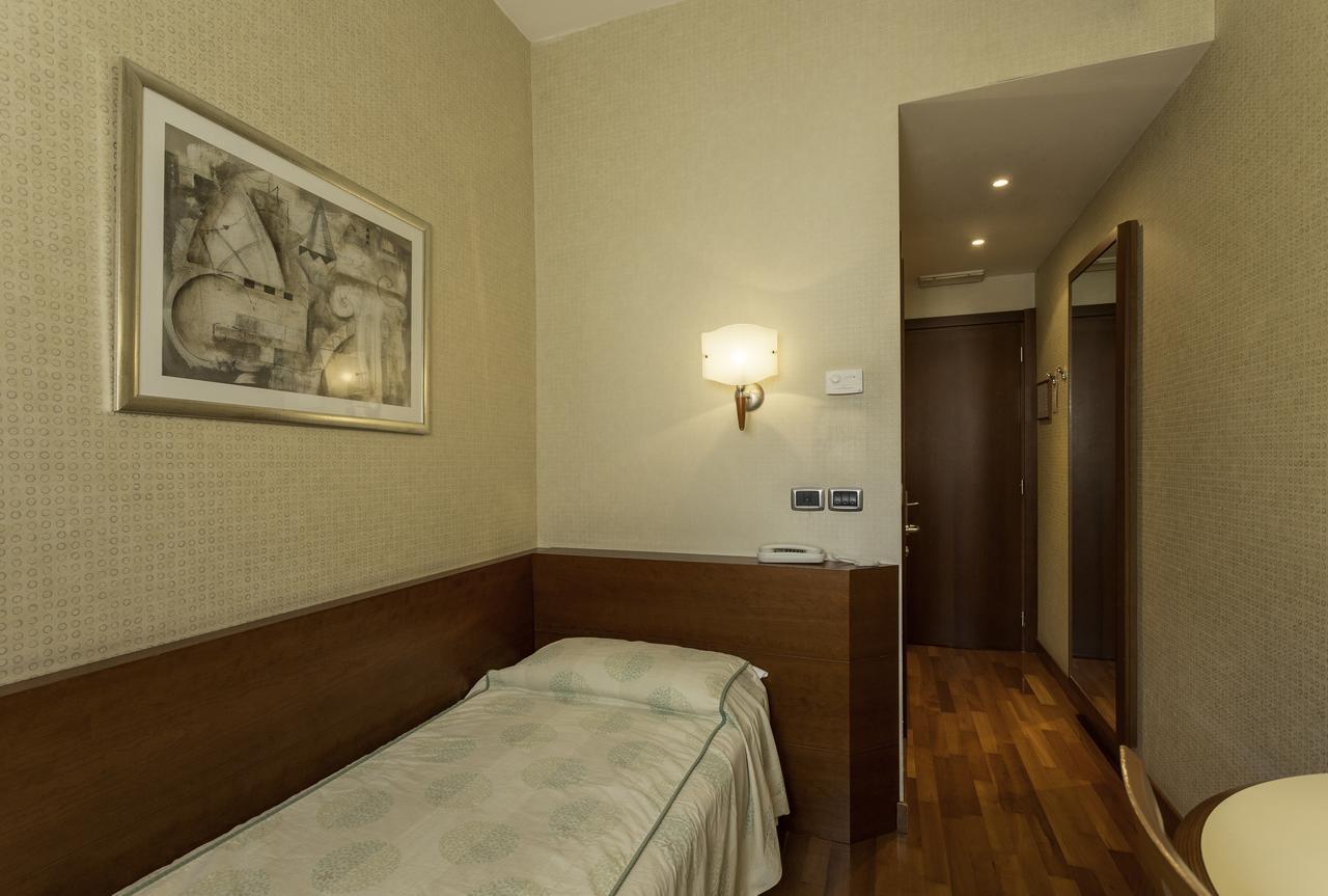 Single Room,645961242:JPEG