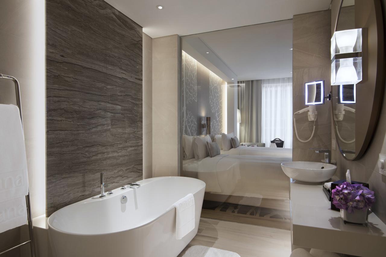 Room Lounge Access Twin Beds F&B