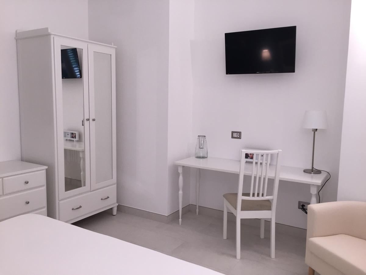 Large Double Room,646042905:JPEG