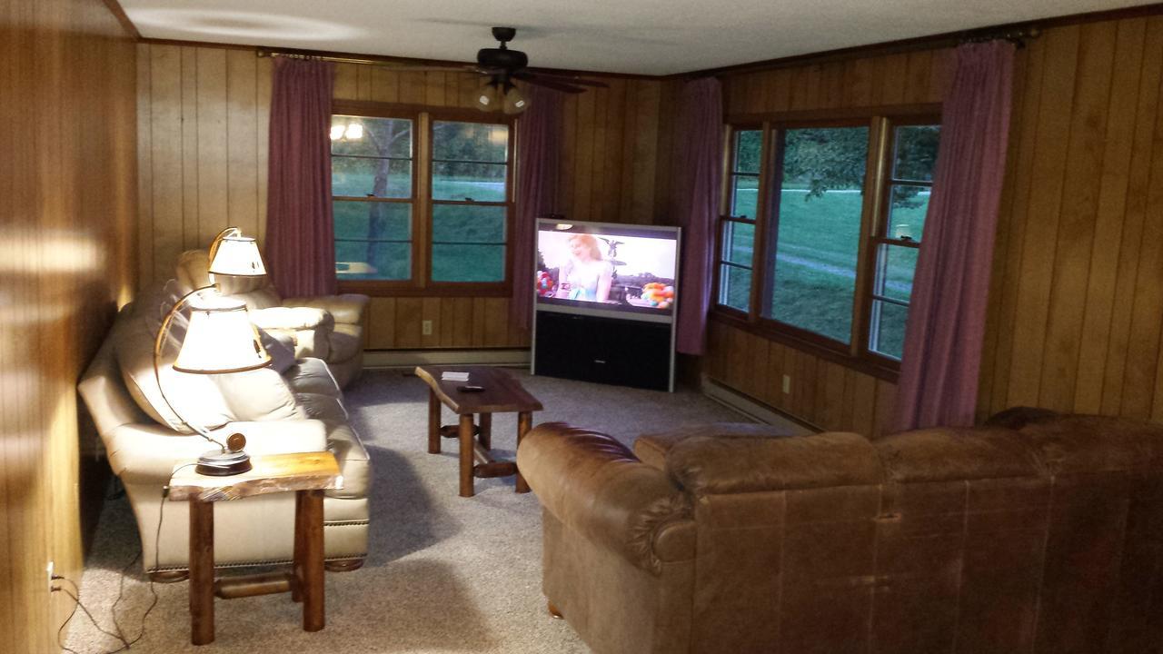 Three Bedroom Two Bathroom Cabin,646054140:JPEG