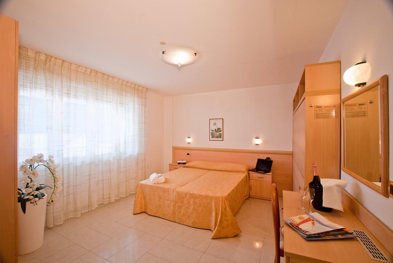 Double or Twin Room,646113231:JPEG