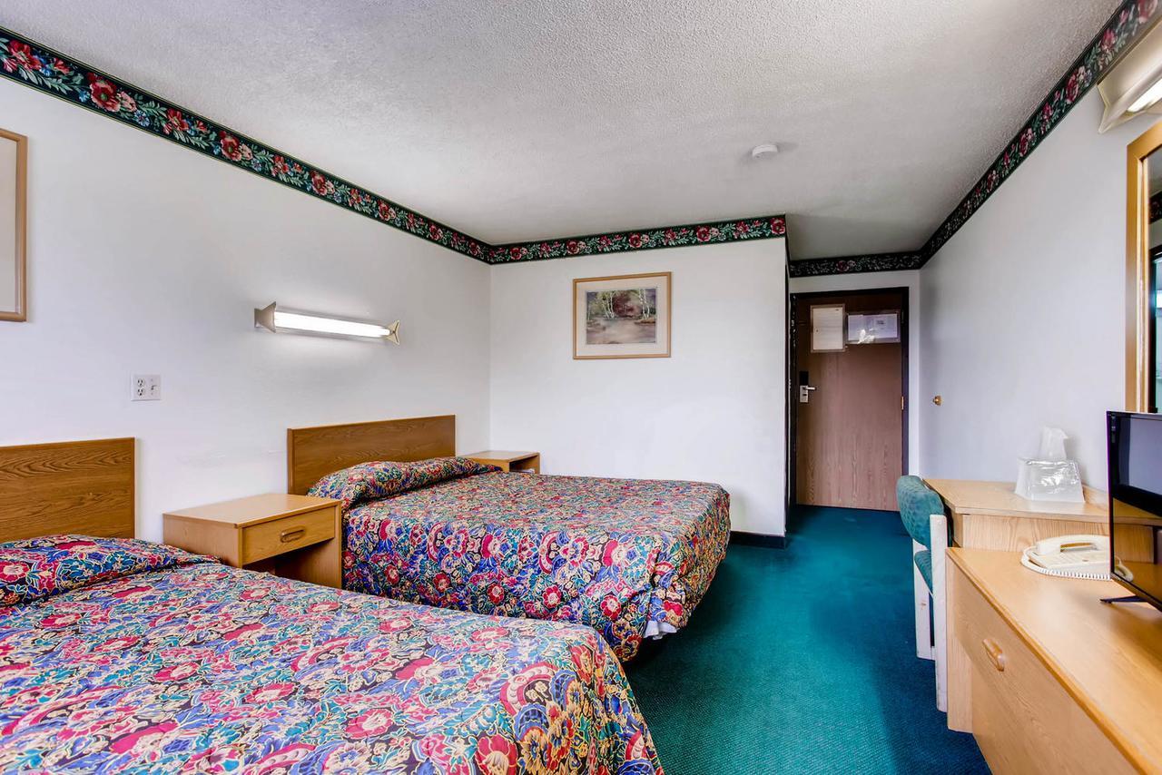 Queen Room Two Queen Beds