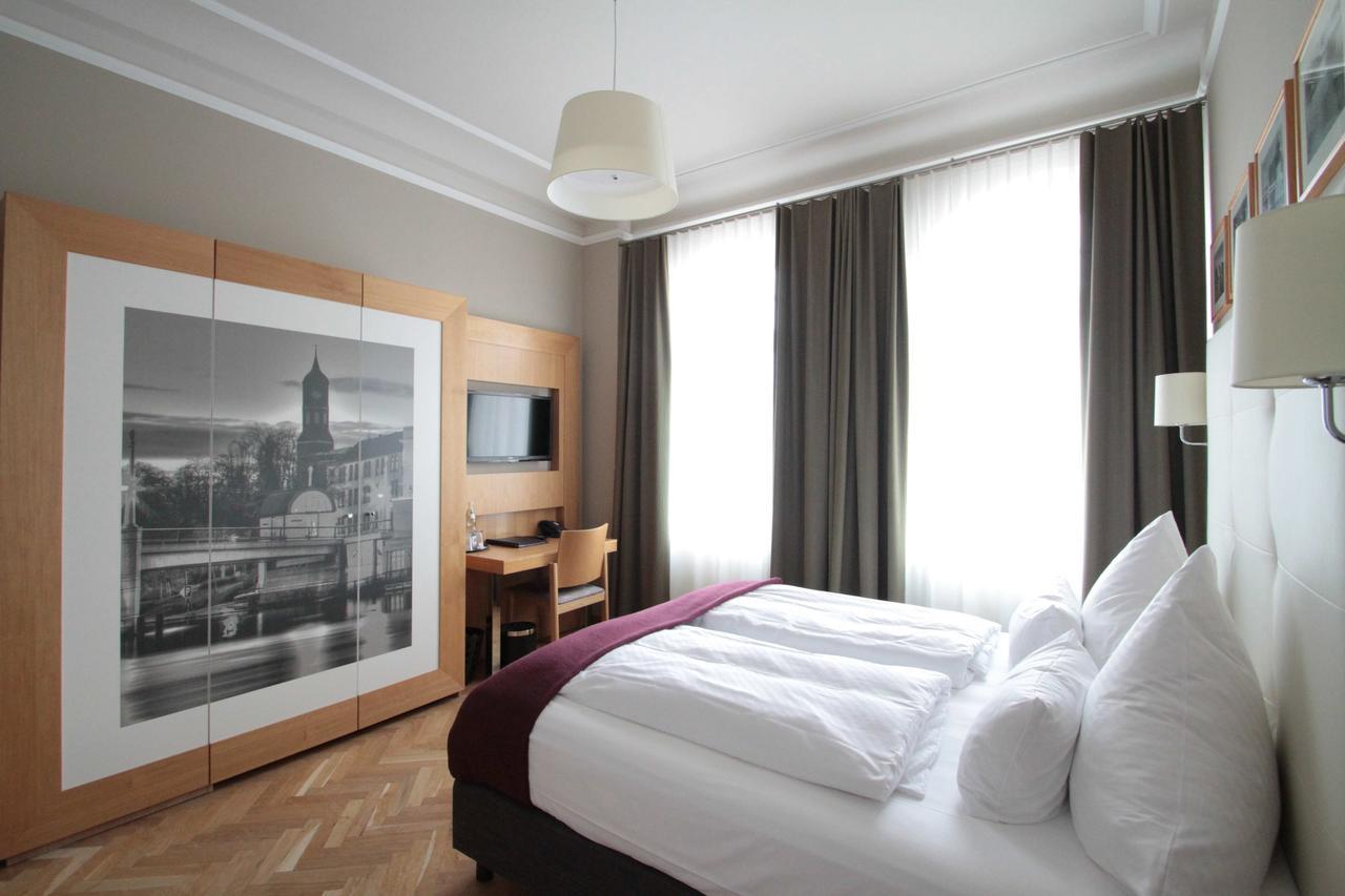 Large Double Room,646778595:JPEG