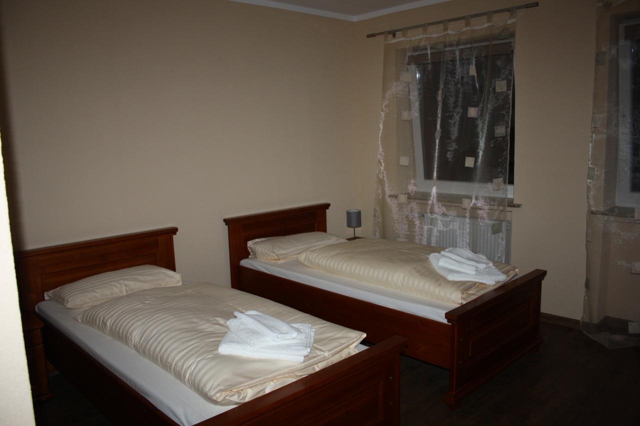 Zweibettzimmer mit eigenem Bad