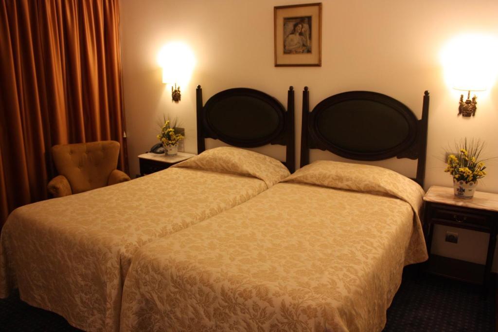 Economy Double or Twin Room,64704043:JPEG