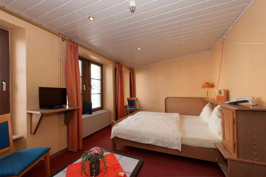 Standard Double or Twin Room,64727161:JPEG