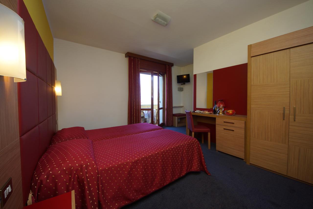 Double or Twin Room,647257992:JPEG