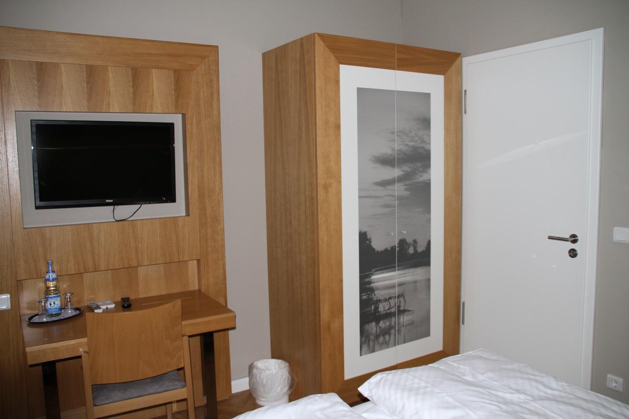 Two-Bedroom Apartment,647209500:JPEG