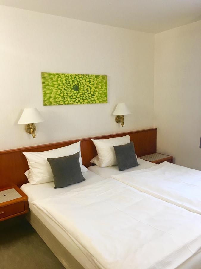 Double Room,1529987143:JPEG