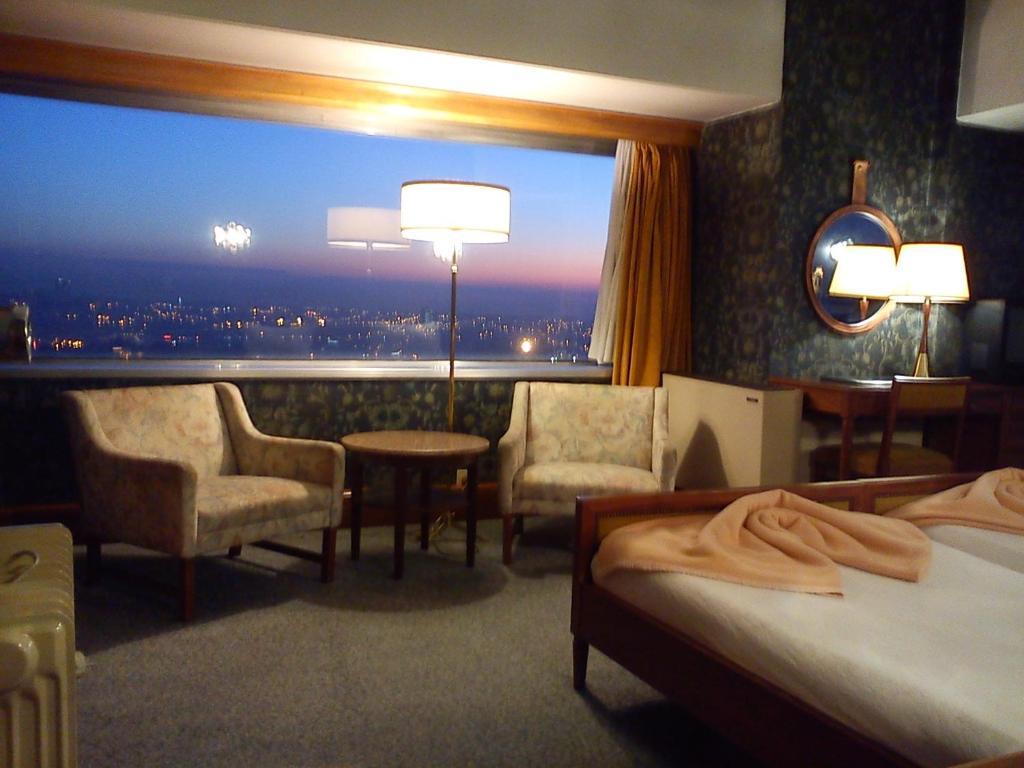 Twin Room Panoramic Corner