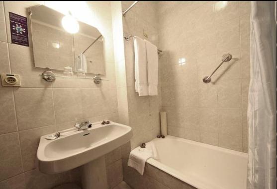 Single Room,64830790:JPEG