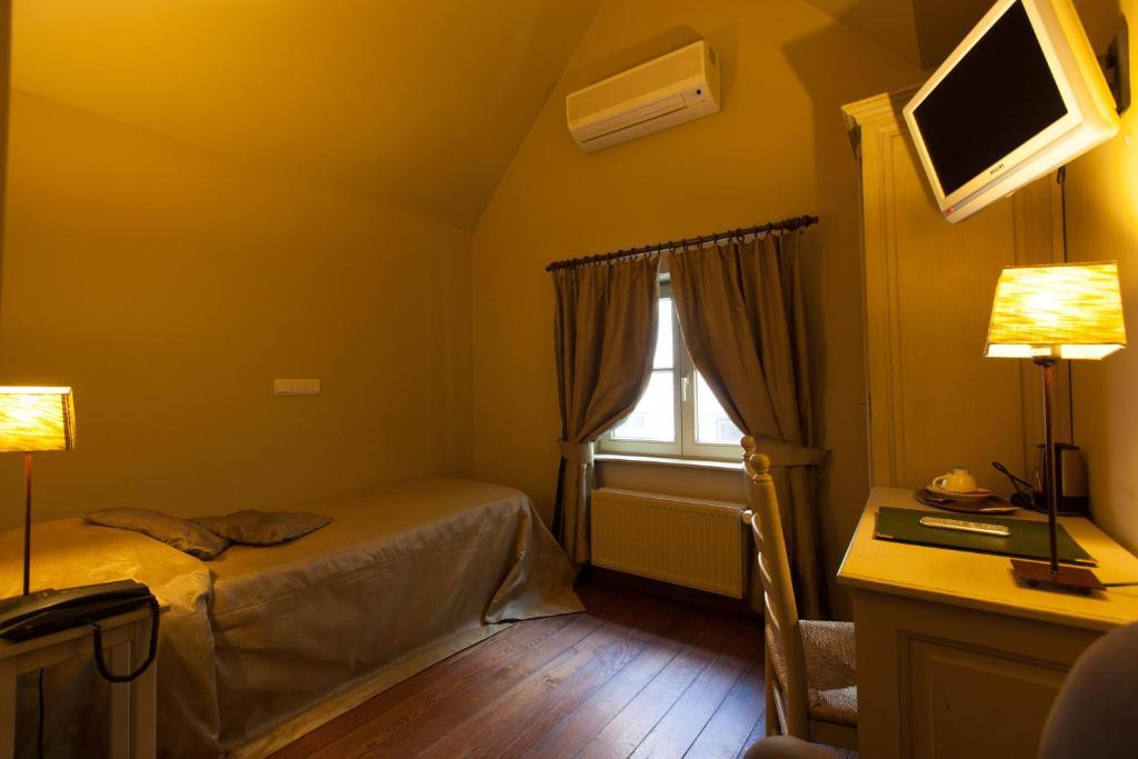 Single Room,683596716:JPEG