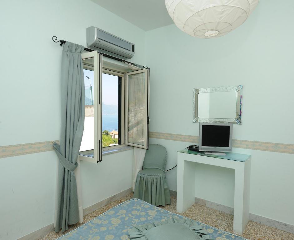One-Bedroom Apartment Sea View