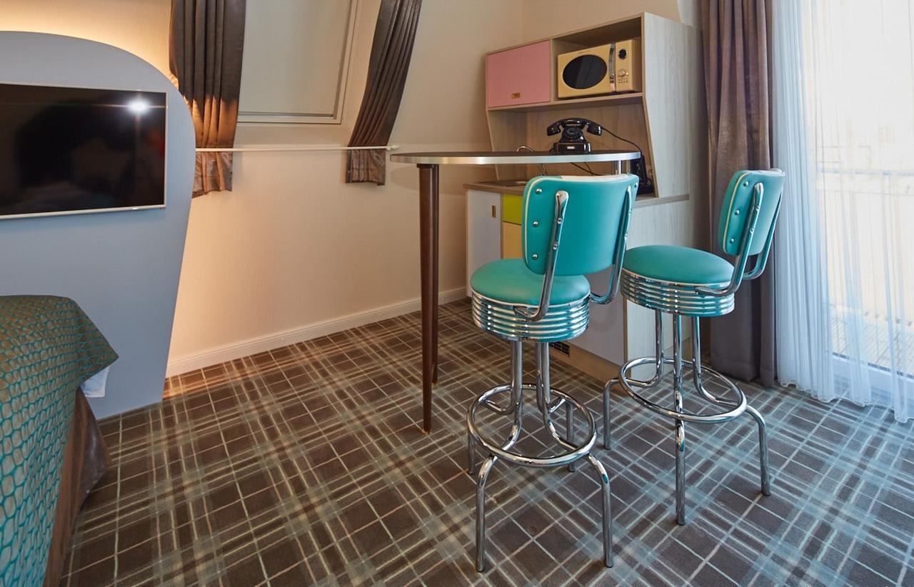 Suite 50's