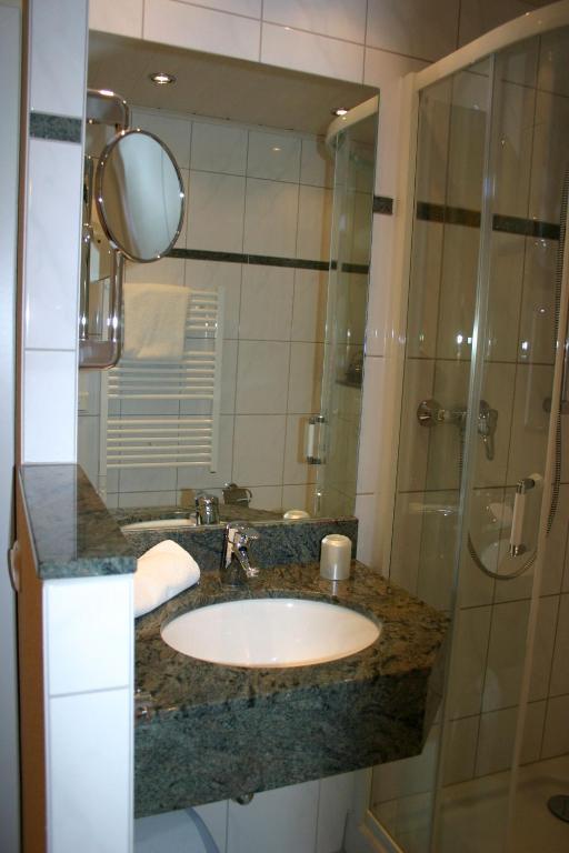 Single Room,683725215:JPEG