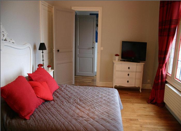 La Tourelle Family Room