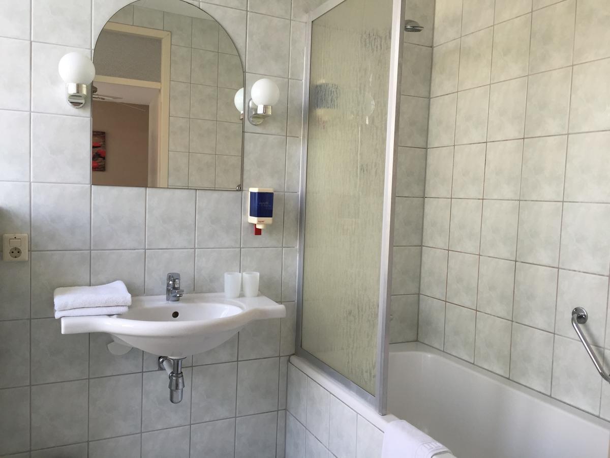 Standard Twin Room,649191381:JPEG