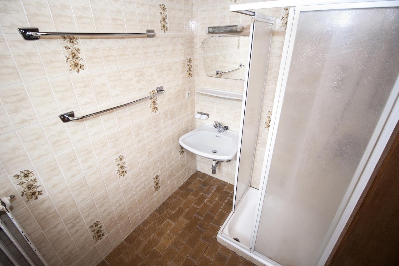 Two-Bedroom Apartment Balcony River View,1588240954:JPEG