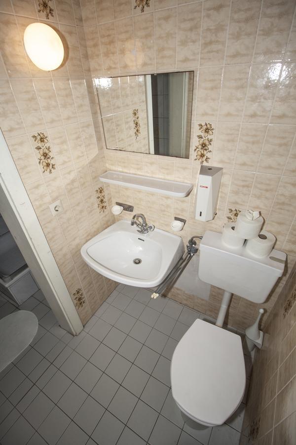 One-Bedroom Apartment Balcony,1588241263:JPEG