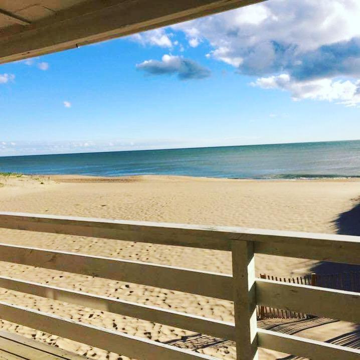 2nd Floor: Oceanfront efficiency with 3 queen beds