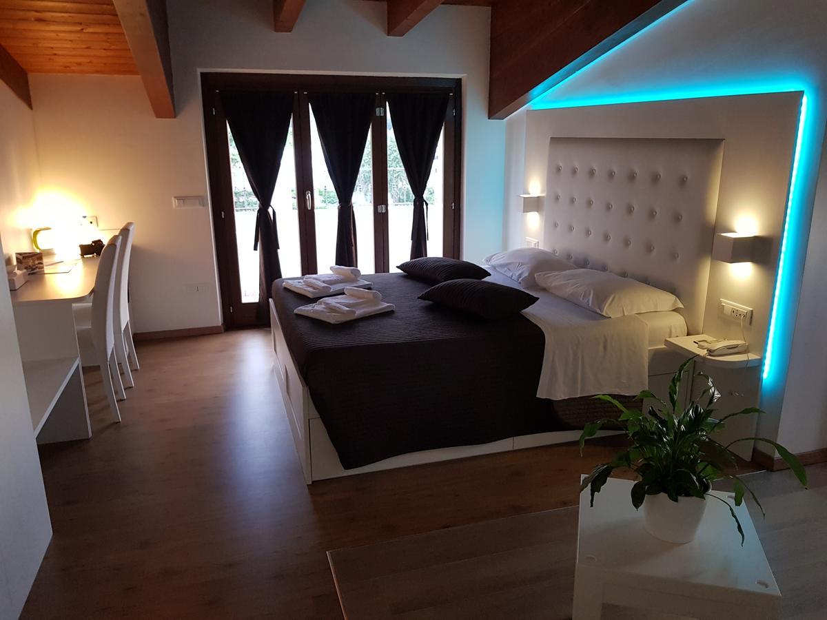 Deluxe Suite Spa Bath
