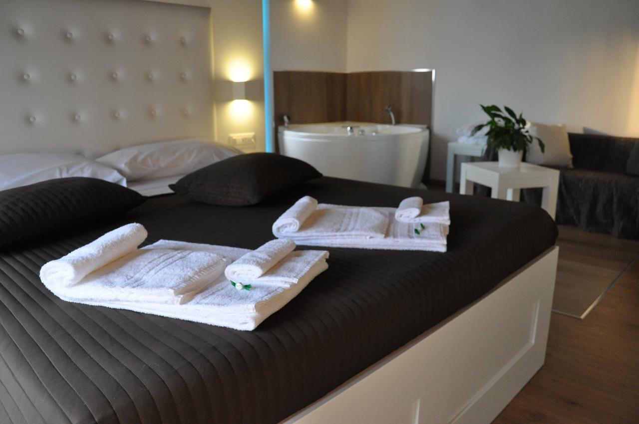 Deluxe Suite Spa Bath