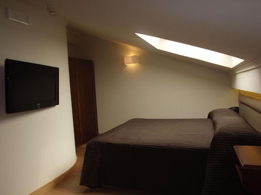 Attic Double or Twin Room,65257264:JPEG