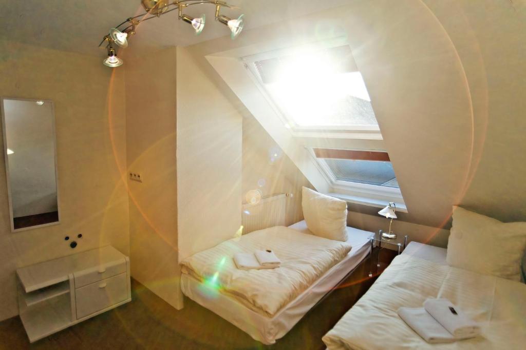 Two-Bedroom Apartment,65282530:JPEG