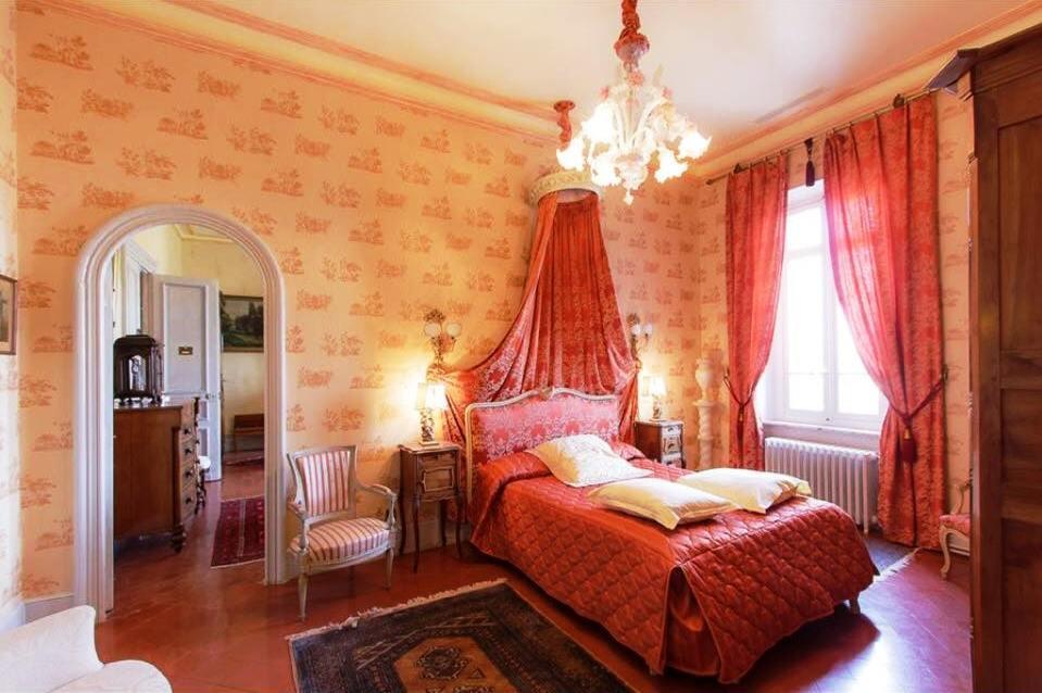 Deluxe King Suite,328297297:JPEG