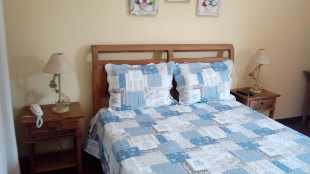Quarto com Cama de Casal ou 2 de Solteiro com Ar Condicionado