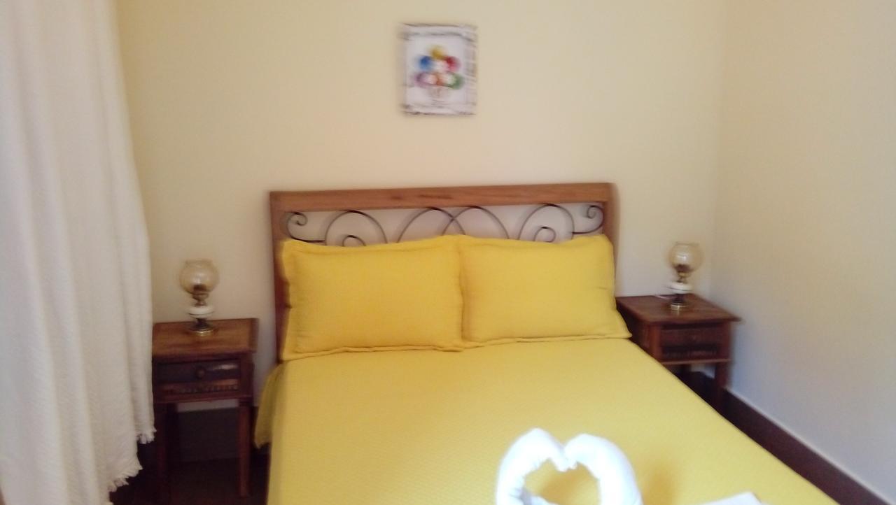 Quarto com Cama de Casal ou 2 de Solteiro com Ar Condicionado