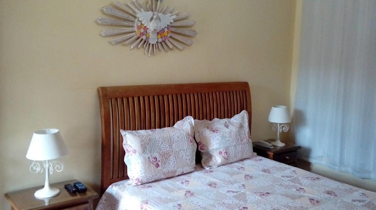 Quarto com Cama de Casal ou 2 de Solteiro com Ar Condicionado