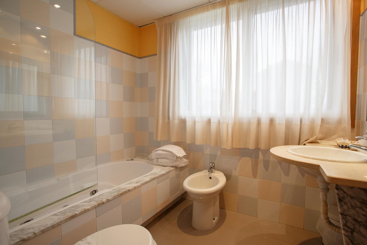 Twin Room,653040909:JPEG