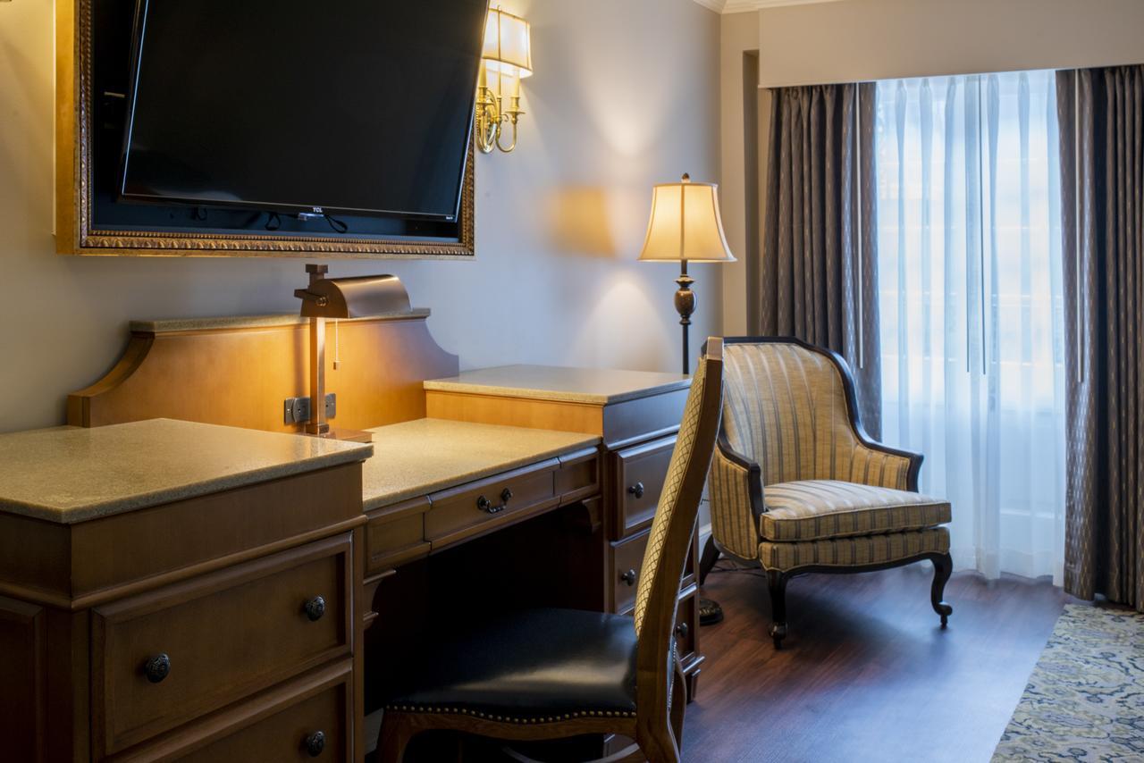 Deluxe Room King Bed
