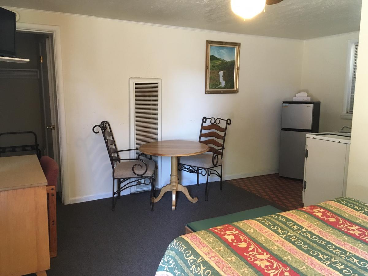 Family Room,655633752:JPEG