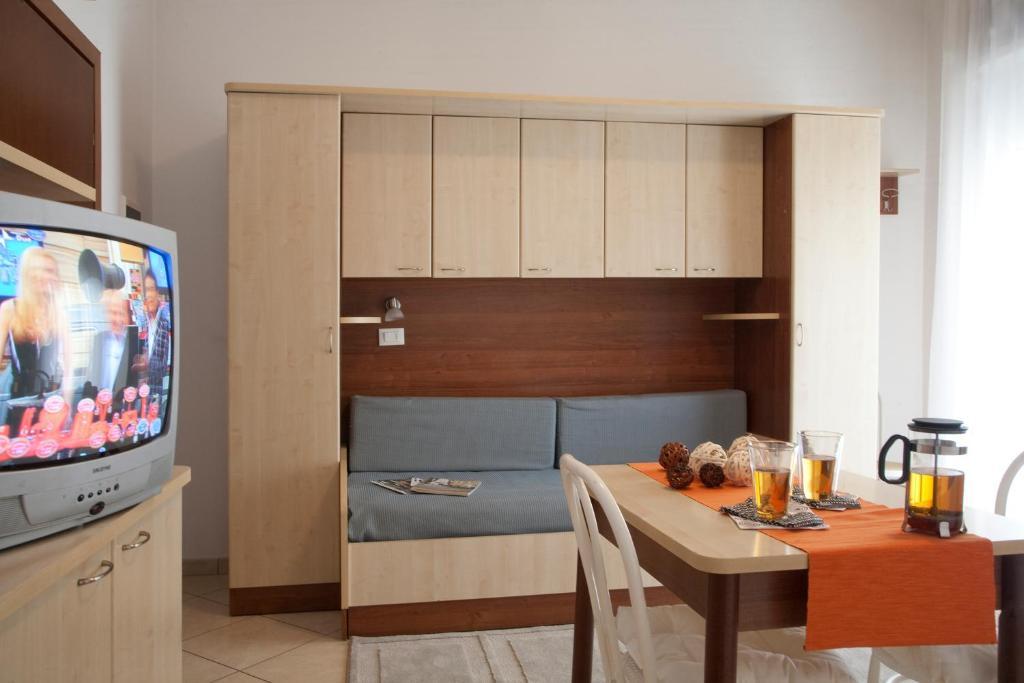 Two-Bedroom Apartment Ground Floor,328389670:JPEG