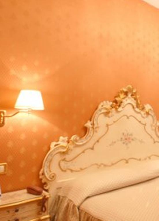 Deluxe Double or Twin Room With Extra Bed,390581514:JPEG