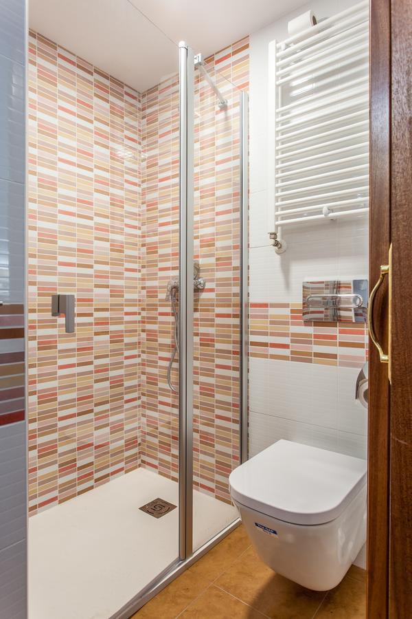Family Room Bathroom,656505252:JPEG