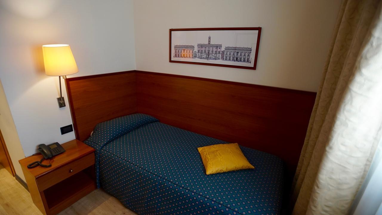 Standard Family Room,657051186:JPEG