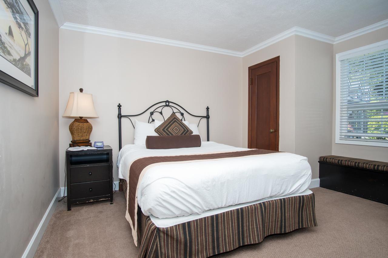 Premier Queen Suite #3 pet-friendly,658324200:JPEG