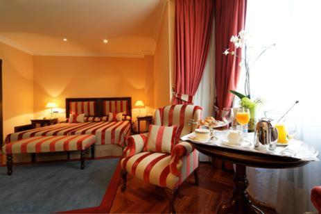 Double or Twin Room,75610943:JPEG
