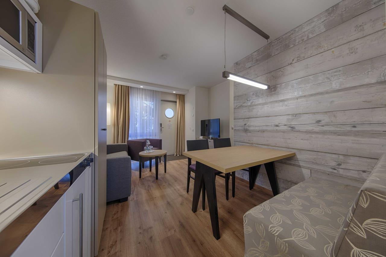 One-Bedroom Apartment Land Side