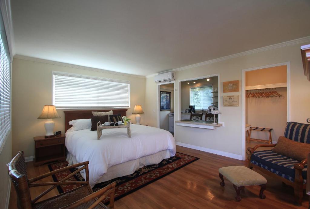 King Room Kitchenette